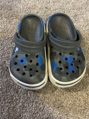 CROCS Kids Clog in Gray and Blue Camo